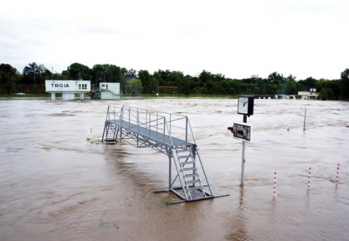Dangerous flooding in Prague devastates World Championship venue - 12803_screen-shot-2013-06-04-at-2-09-39-pm-1370347947